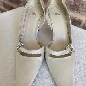 Vera Wang Ivory D'Orsay Wedding Pump 7.5